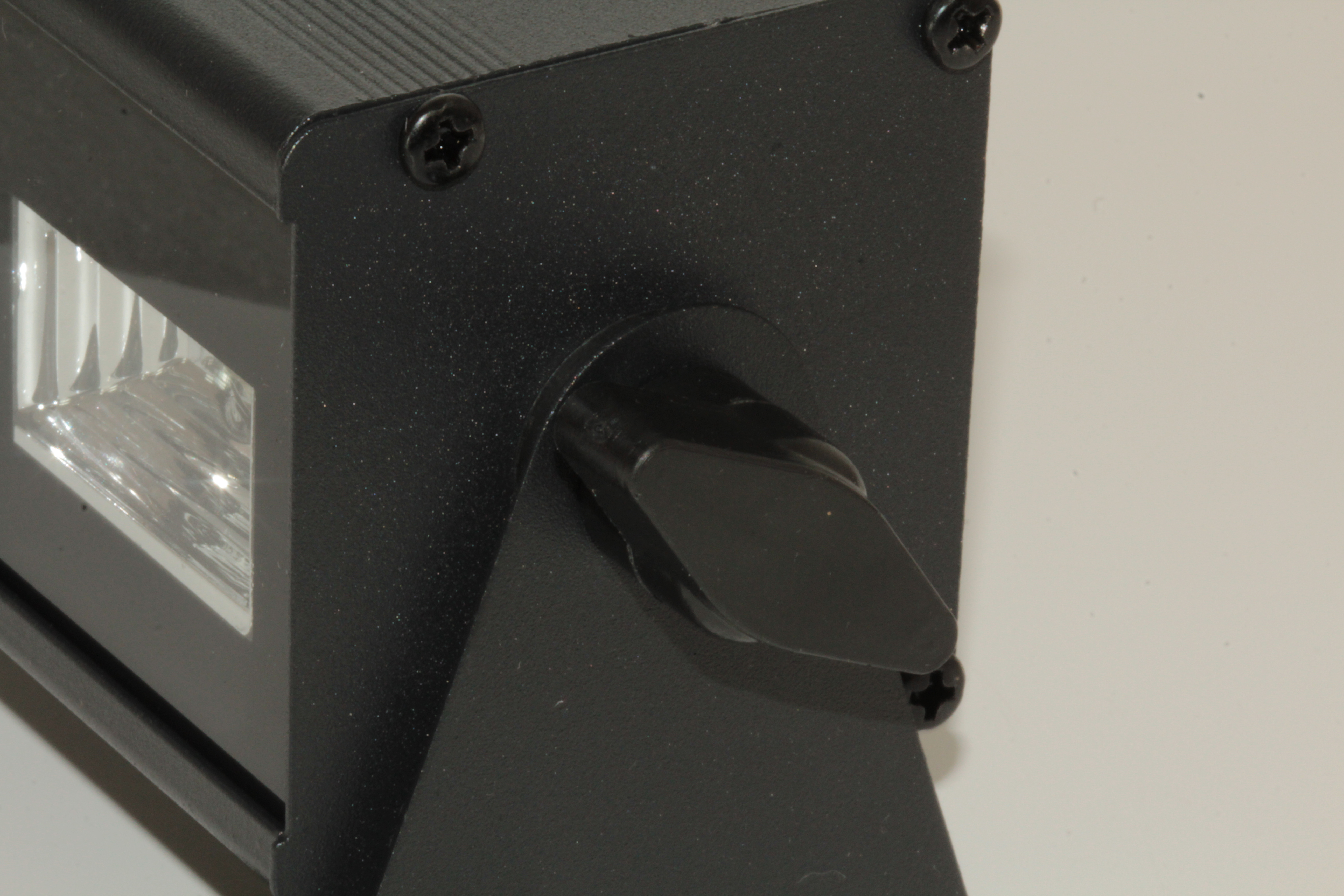 Ультрафиолетовый светодиодный светильник PARTY MAKER UV LED BAR 6x3w