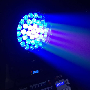 Вращающаяся голова Showlight MH-LED 37x15 Zoom RGBW